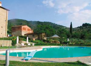  Disse ferielejligheder er stilfuldt istandsat og komfortabelt møbleret og ligger i et anneks til en toscansk villa. Til lejlighederne hører egen havedel i den parklignende have. Der er vidstrakt ud ...