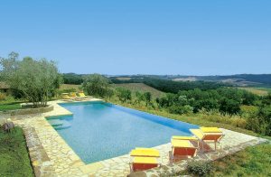  Sant Antimo blev bygget i det 15. århundrede som et bedehus og i 1876 bygget om til en gård. Gården er blevet nænsomt renoveret i oprindelig stil og fremstår i dag som et noget større landsted. ...