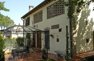  Denne lade er hyggeligt indrettet og har en flot udsigt over landskabet. Firenze og Sienna er ikke langt væk. ...