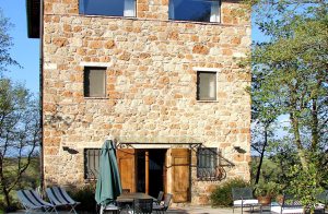  Imponerende vagttårn. Det er forvandlet til en feriebolig og ligger på åbent land i rolige omgivelser med meget flot udsigt. Tårnet er i tre etager over jorden samt en under jorden (gammel, lukke ...