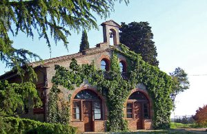 Dette henrivende hus på et vingods beliggende på bakkerne i nærheden af Pisa indbyder til en fantastisk ferie: Udflugter til Pisa, Firenze og Lucca og der er heller ikke langt til sandstrandene p� ...
