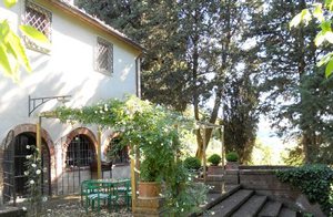  Dette smukke hus ligger i nærheden af Pisa og Volterra og er et godt udgangspunkt for udflugter rundt i regionen. Tilkørsel via en 700 m ikke asfalteret vej. ...