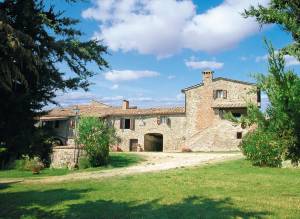  I et fredeligt bakkelandskab ligger dette gods. I godsets hovedbygning ligger disse tre store ferielejligheder på første sal. (Se også ITS161 og ITS162). De er individuelt og smagfuldt restaurered ...