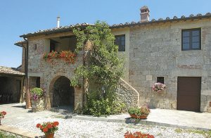  Skønt bondehus, som er fuldstændigt renoveret og ombygget til et komfortabelt feriehus. Ideelt til jer, der søger ro, og som ønsker at tilbringe en ferie i det grønne. Panoramaudsigt over landsk ...