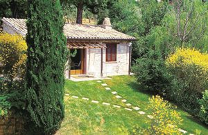  Henrivende anneks til en skøn villa, som bebos af ejeren. Annekset, som har privat adgang, ligger i et hjørne af haven og råder over et privat ude-område. ...