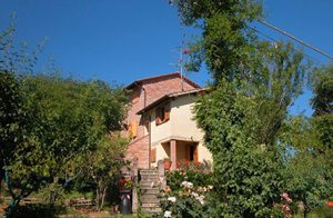  Ferielejlighed in en lille landsby ved Montepulcianosøen. Fælles have. Vaskemaskine mod gebyr. Barneseng kan bestilles. Bademulighed i Trasimenersøen 10 km. ...