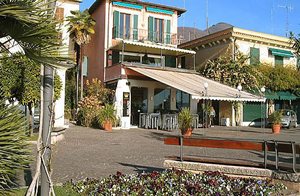  Ferielejlighed i fodgængerzonen i den gamle bydel. Ca. 100 m til betalingsparkering. Gratis p-plads ca. 500 m. Strandene, friluftsbad og dykkercenter 500 m. ...