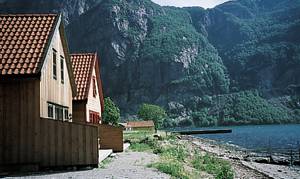  Feriehus i idylliske omgivelser ved Frafjord og Frafjordelven, kendt for laksefiskeri. Prekestolen. Nær N15027 + 064. Tørretumbler deles. Nabo 2 m. ...