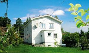 Hyggeligt hus med egen bådbro-plads.Fin beliggenhed på nedlagt gård nær Prekestolen og Lysefjorden. Gode tur- og fiskemuligheder. ...