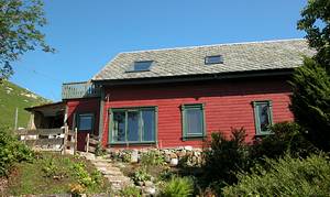  Hyggeligt, renoveret hus med panoramaudsigt ved Bråsteinvannet. Fiskemulighed, dagsudflugter til Preikestolen og Kjerag. Børnevenligt. Husdyr i området. N15174 i samme hus (egen indgang). 20 m til ...