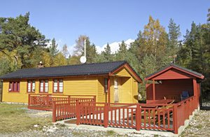  Fint feriehus i fredelige omgivelser med udsigt over skov og fjeld. Gode fiske- og bademuligheder, børnevenligt. Kongeparken: 30 km. ...