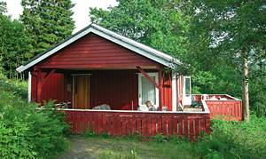  Feriehus med stor terrasse og dejlig beliggenhed lige ved fjorden. Gode fiske- og turmuligheder. Fine dagsture til f.eks. Hardanger, Haugesund og Rosendal. Nær N18461 og N18462. Nabo: 15 m. ...