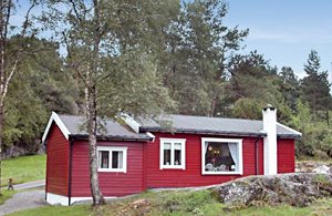  Hyggeligt hus 50 m fra Skånevikfjorden. Panoramaudsigt over fjeld og fiskerig fjord. Laks i elven Etneelva. Afskærmet terrasse m. kamingrill. Nabo: 50 m. ...
