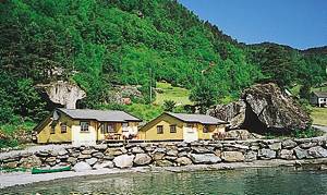  Hytte ikke langt fra fiske- og badepladser. Dejlig udsigt. Ligger direkte ved fjorden. Bergen ca. 1,5 time. N19141: 9 m. ...