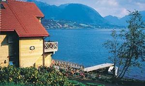  Lejlighed på første etage. N19158 og N19217 er i samme hus. Flot udsigt. Fælles sauna med N19158 og N19217. I kan fiske i fjord, elv og sø. Badestrand. ...