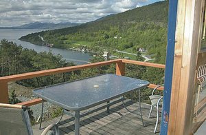  Feriehuset ligger i en sand naturperle med panoramaudsigt over et smuk fjordlandskab. Kort afstand til en stor ørredsø. Nabo 40 m. Ikke-rygerhus. ...
