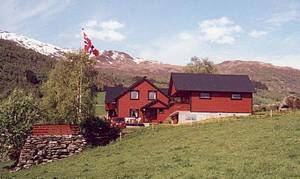  Dejlig lejlighed på 1. sal i ejers hus. Ligger i flotte naturomgivelser med gode vandremlg. Guidede ture i området kan arrangeres. Nær Nærøy-, Aurland- og Sognefjorden. ...