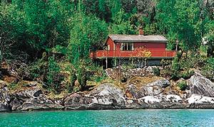  Hyggeligt hus ved Sognefjorden med flot udsigt. Fiskeri i fjorden og eget røgehus til fisk. Nabo til N22019. Balestrand 5 km. ...