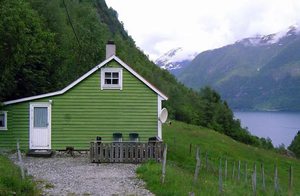  Hus 200 m fra fjorden m. fantastisk natur og en flot udsigt over fjorden. Hurtig adgang til fjord, fjeld og skov. Gode bil-/gåture. ...