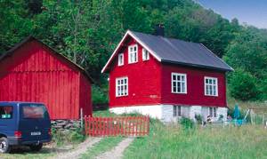  Ældre hyggeligt hus for naturelskere. Sognefjeld, Nigardbræ, Urnes stavkirke - mange udflugtsmål. Fjeldvandring, og godt bær og svampeområde. ...
