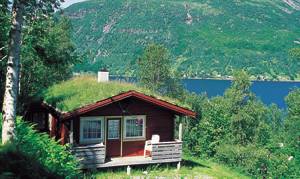  Flot feriehus på helt ugeneret udsigtsgrund. Fantastiske udflugtsmuligheder til kysten, Geiranger, Nordfjorden, Sognefjorden og Jostedalsbræen. Gode fiskemuligheder i Jølstravatnet (ørreder). ...