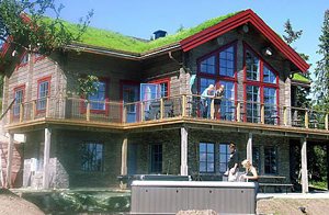  Dette eksklusive feriehus ligger højt og frit på Fageråsen i Trysilfjellet. I det veludstyrede køkken findes alt til faget hørende. Store panoramavinduer gør stuen lys og dejlig. I underetagen  ...