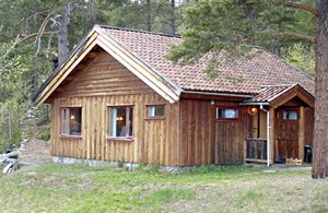  Feriehus på ejerens grund med N31128/017/019. Nær 3 nationalparker. Guidede bræture. Barneseng/-stol på forespørgsel. Rensdyr og elge i området. Ejer 40m. ...