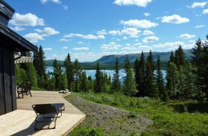  Midt i Peer Gynts rige finder I dette meget velholdte feriehus, der har en ugenert beliggenhed uden indsyn fra de andre hytter i nærheden. Der er panoramaudsigt over Feforvatnet og de norske fjelde. ...