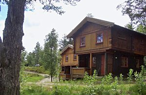  Feriehus i et feriehusområde med 6 andre huse. N31861-N31867. Enkel og hyggelig atmosfære. Flot turområde, km-lange præparerede skiløjper. Smal alpinpiste til børn. Ridning 2 km, rafting, gode  ...