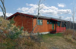  Hyggelig hytte. Fint turterræn sommer og vinter. Fiskemuligheder. Sauna med møntindkast. N32803 40 m. ...
