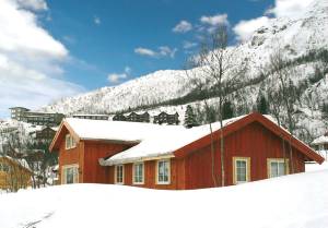  Veludstyret feriehus i Hemsedal med al tænkelig komfort. Huset ligger højt og har panoramaudsigt over dalen og stor, sydvendt terrasse. Her er mange muligheder for fjeldture på ski og kun 500 m ti ...
