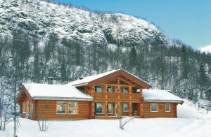  Højt beliggende bjælkehytte med panoramaudsigt over Hemsedal. Solrig og rummelig terrasse på sydøst-siden af hytten. Hemsedal ligger 625-1920 meter over havet og er en af Skandinaviens største a ...