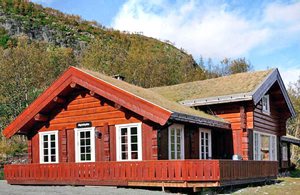  Rummeligt og flot feriehus i Hemsedal med solrig terrasse. 130 km langrendsløjper og 80 km højfjeldsløjper. Barnestol og -seng kan lejes. 30 m N33091. ...