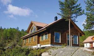  Veludstyret feriehus med flot udsigt over fjeld og vand. Udmærket turområde om sommeren. 8 m til nabo N34205. ...