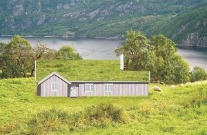  Særdeles velindrettet og veludstyret feriehus beliggende på høj med panoramaudsigt over Sirdalsvatnet. Et pragtfuldt naturområde med vand, skov og fjeld ideelt til vandreture. Rigtig gode fiske-  ...