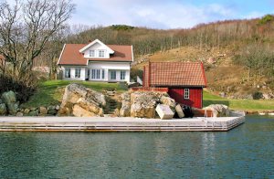  Dette er drømmestedet for jer, der elsker sol, sommer og Skærgården. Det luksuriøse sommerhus er af højeste standard hele vejen rundt. Stort rummeligt køkken med bar og stort spisebord. Fantast ...