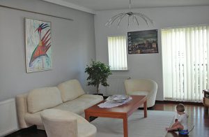  Rummelig, nyrenoveret og velindrettet lejlighed ca. 800 m fra Krakows gamle bykerne og i bekvem gåafstand til alle seværdigheder. Lejligheden ligger på 6. sal (elevator i bygningen) og på klare d ...