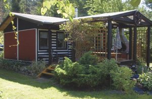  Enkelt træhus på en grund ved en badesø. Stettin 40 km. Nabo til PPO564. ...