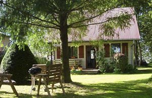  Feriehus, der ligger 700 m fra en sø og få kilometer fra havet. Slowinski Naturpark. Stejl trappe i huset. ...