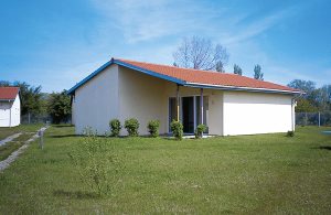  Moderne hus i lille anlæg ved havet. Reception m/café. Inkl.: lån af cykler, fitnessrum, billard, dart. PPO530-534 ved siden af hinanden. ...