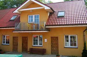  Moderne indrettet rækkehus (midt). Lille, åben terrasse samt altan. Soverum på 1. sal åbent. Nabo PPO582 og tæt på PPO523/524. ...