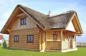  Disse to nye og identiske bjælkehuse ligger hver især på en indhegnet grund ved vandet og har en fantastisk udsigt over søen Jamno. De er flot indrettet og godt udgangspunkt for en ferie nær Øs ...