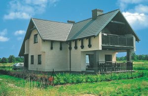  Dette moderne feriehus indeholder to lejligheder, der udlejes som et hus. Derfor står der to køkkener, to badeværelser og to opholdsstuer til gæsternes rådighed, hvilket gør stedet ideelt til t ...