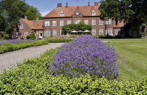  Nyd herregårdslivet i en af fløjene på Stureholms gods. 7 separate soverum, alle med egne