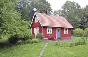 Smagfuldt indrettet Feriehus i nærheden af Gyllebosøen med gode fiske- og bademuligheder. Dejlig stor grund. ...