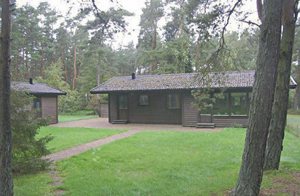  Dette hus ligger kun 250 m fra de store sandstrande i Borrby. Her er mange scener fra 'Wallanderfilmene' blevet optaget. Nær Köpingsberg, hvor den svenske 'champagne' produceres. ...