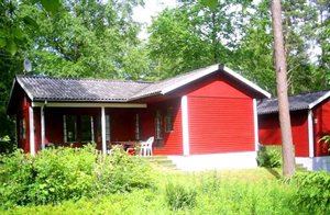  Hyggeligt hus i stille omgivelser. Udsigt mod marker og gærder. Fælles pool i området. Gode svampemarker. Meget vildt. ...