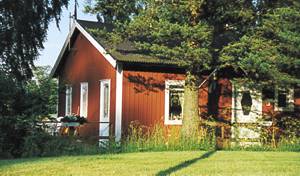  Dejligt renoveret hus med terrasse med fin udsigt. Båd i smuk sø. Laksefiskeri 400 m. Ullared med lavprisvarehus 10 km. ...