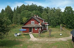  Rummeligt hus helt uforstyrret beliggende hus i lysning i skoven. Fiskemuligheder i fem søer,