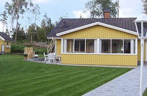 Dejligt hus møbleret med træmøbler og flisebadeværelse. Tæt på mange fiskerige søer. 1/2 times biltur fra havet med bademulighed. ...